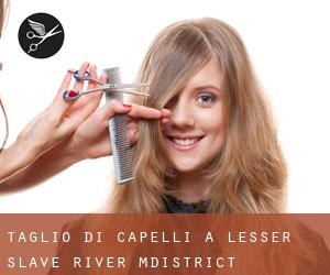 Taglio di capelli a Lesser Slave River M.District