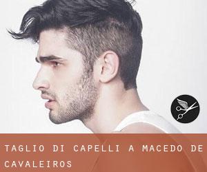 Taglio di capelli a Macedo de Cavaleiros